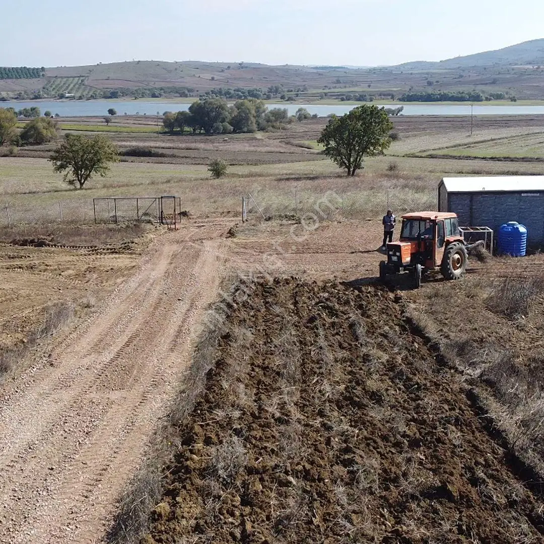 Sahibinden 6164m2 Gölet Manzaralı Yola Cephe Tel Çit Çevrili Konteynerlı Tarla