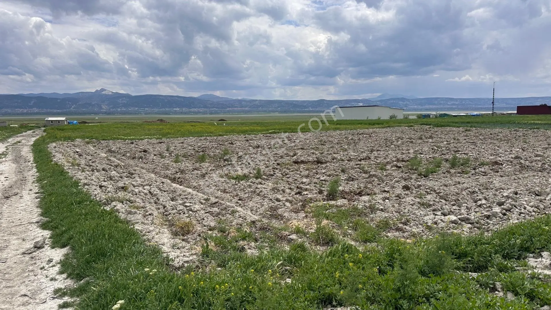 Sahibinden Isparta Keçiborlu Senir Göl Kenarı