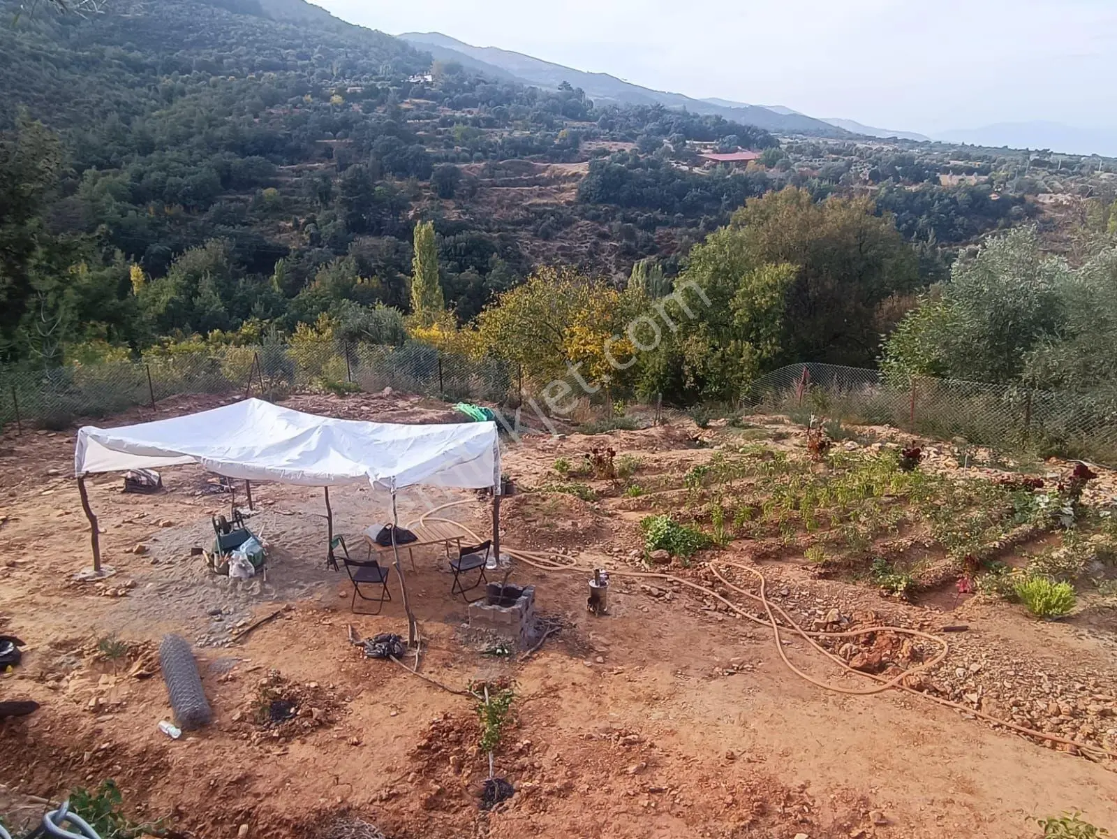 Sahibinden Karacasu Gürlek Yaylası'nda Manzaralı, Meyve Ağaçlı Bahçe
