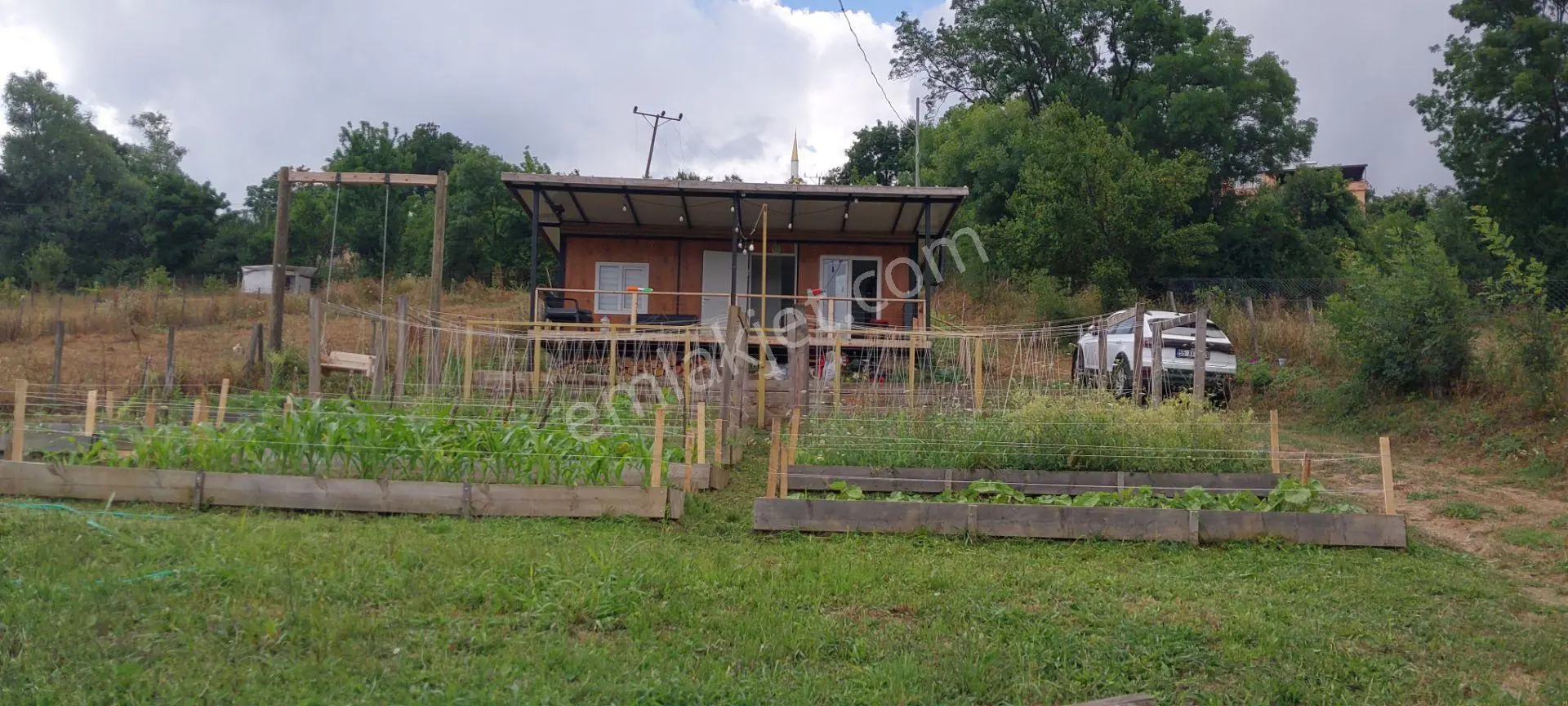 Sahibinden Yolu, Suyu Ve Elektiriği Mevcut Konteyner Evli Masrafsız Tarla