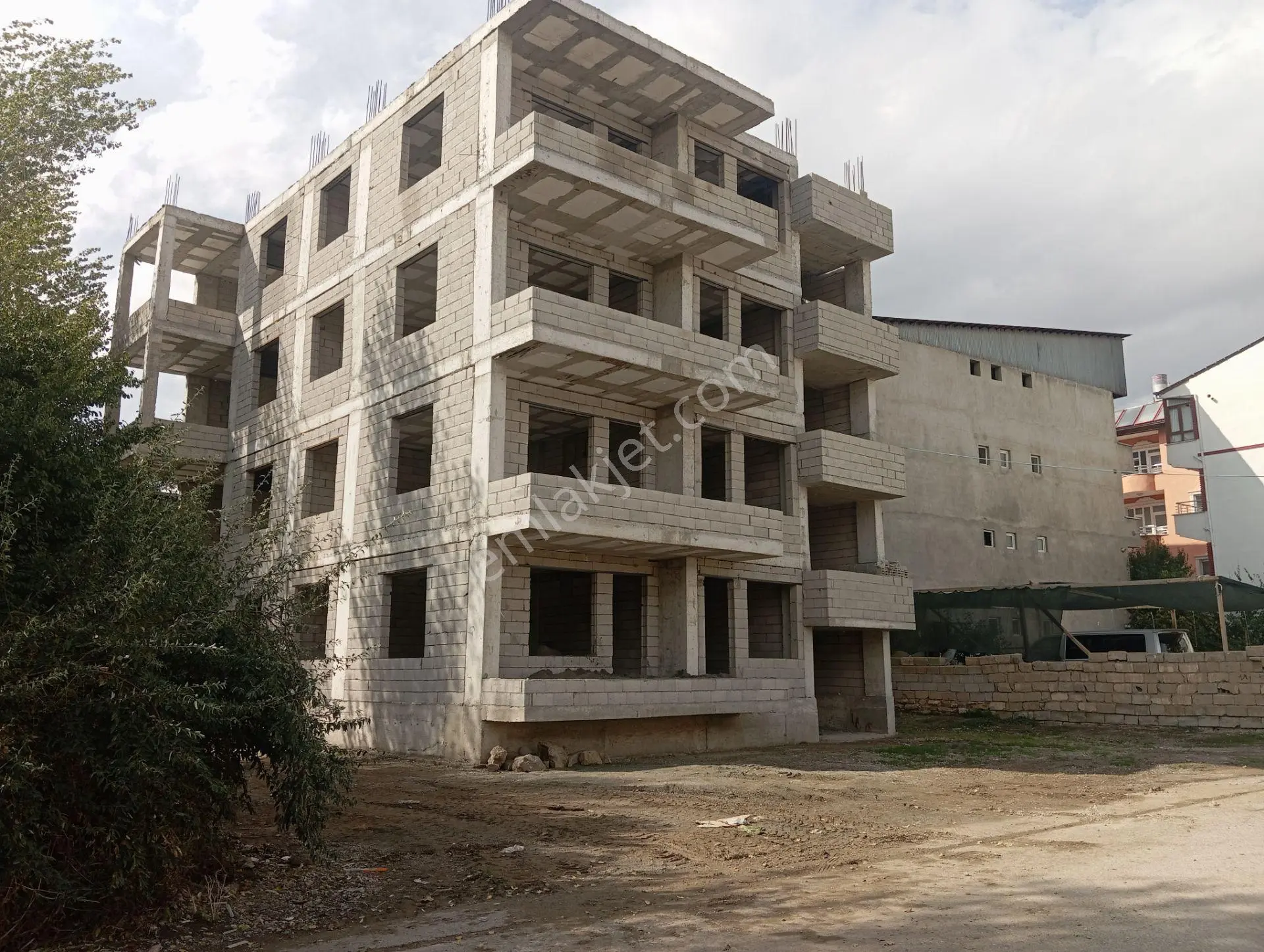 Sahibinden Van İpekyolu Yenimahalle Satılık Arsa Ve Kabası Yeni Bitmiş 4 Katlı Ev