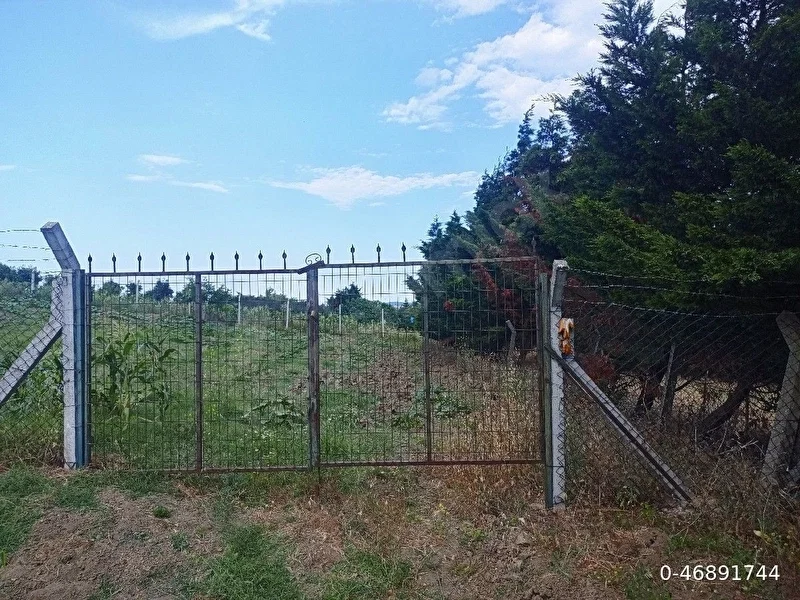 satılık müstakil tek tapu 956 metre etrafı tel örgülerle çevrili