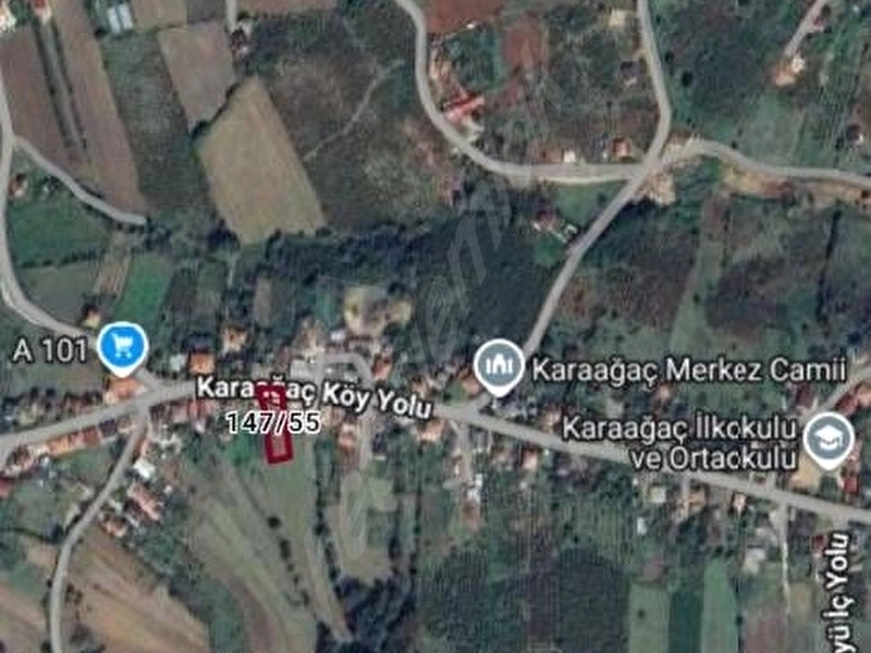 Sahillere yakın Parsel. 4+1 müstakil ev ile birlikte.