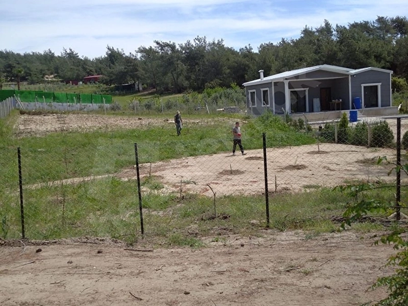 Salbaş Pirilide Etrafı Çevrili 1000 m² Yatırımlık Arazi