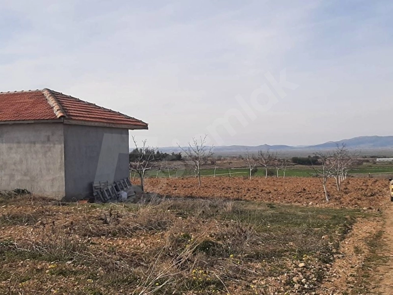 YATIRIMLIK ARAZİ... YOLA ÇEPHELİ İLÇE VE YAŞAM ALANLARINA YAKIN KONUMLU 6000 M2 TARLA