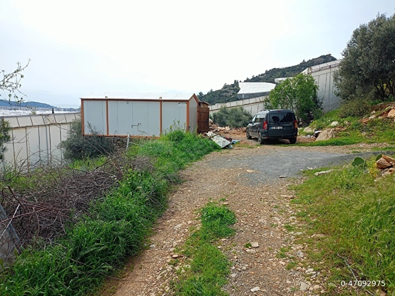 Acil satilik Sera Bölgesinde Suya Yakın 780 m² Yatırımlık Arazi