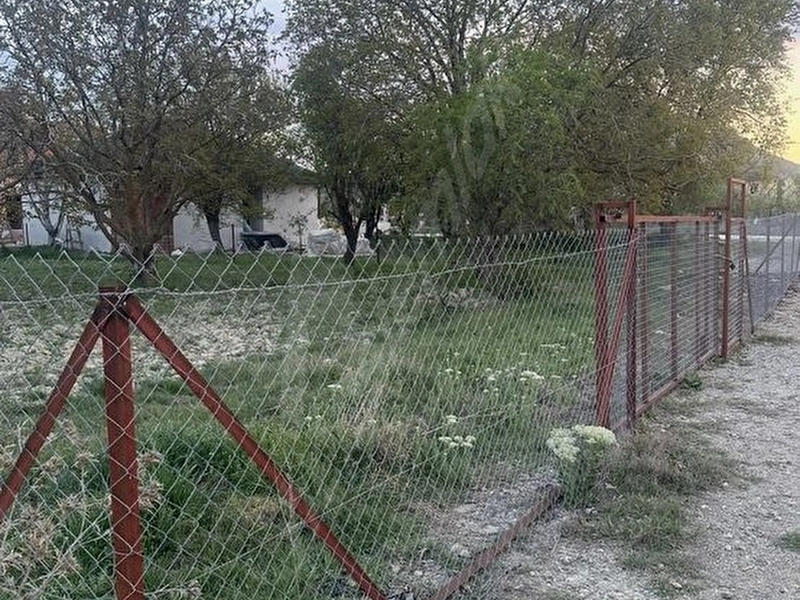 564m2 villa yapımına uygun arsa.