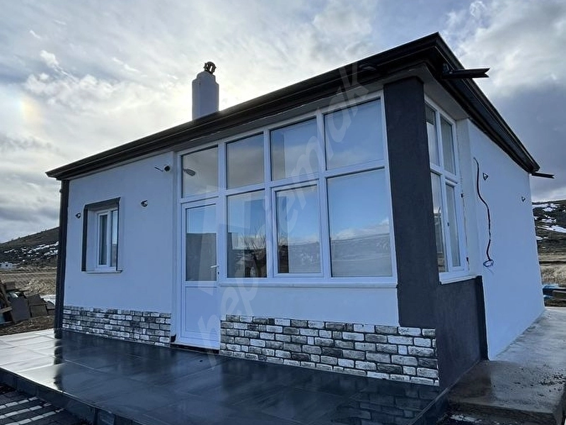 Ardıç mahallesinde 640 m2 arsa üstü 1+1 ev satılık
