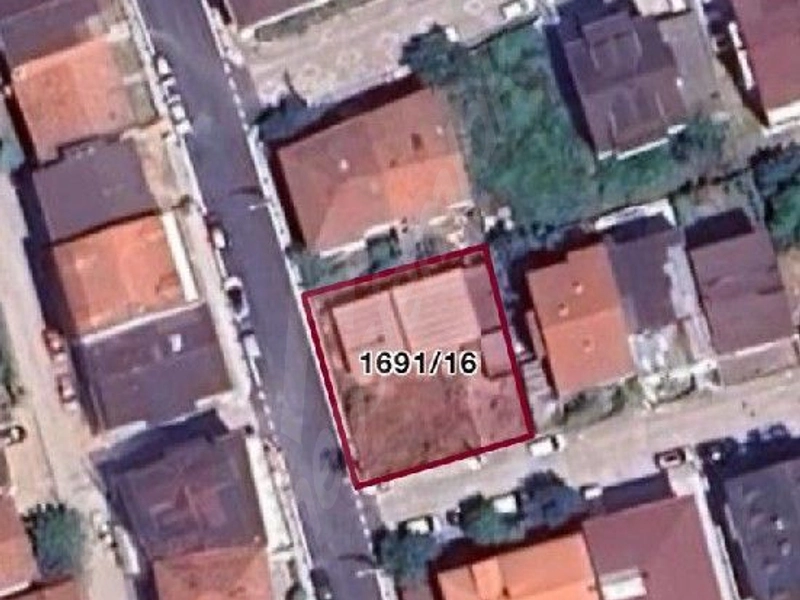 Merkezde yatırımlık arsa