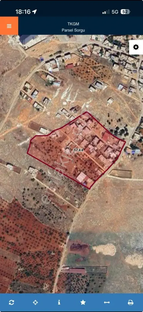 Sahibinden 1100 Metre Kare Etrafı Çevrili Zirve Konumda