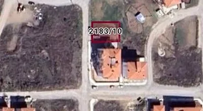 
          354 m2 SAHIBINDE 3 Katli ve 430 m2 Insahta Hazir Arsa
        