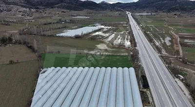 
          SAHİBİNDEN ANTALYA-BURDUR YOLU ÜZERİNDE ANAYOLA SIFIR SATILIK SERA
        