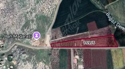 
          Hilar mağaralarında asfalt yolla cepheli satılık tarla
        