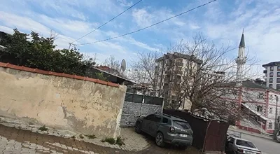 
          Sahibinden bahçeli gecekondulu arsa
        