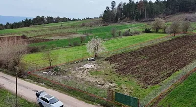 
          Sahibinden Köye 400 metre mesafede Yola sıfır yatırımlık tarla
        