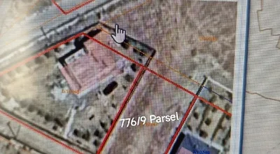 
          SAHİBİNDEN LADİKTE 550m² İST YOLUNA YAKIN GÜNEY CEPHE İMARLI ARSA
        