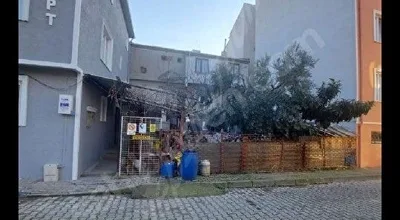 
          103 metre 3.5 kat imarlı arsa hastane yolunda
        