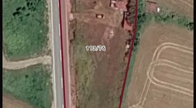 
          Poyralı'da İmara Yakın, Asfalt Kenarı, Prefabrik Evli, 1500m² Müstakil Parsel
        