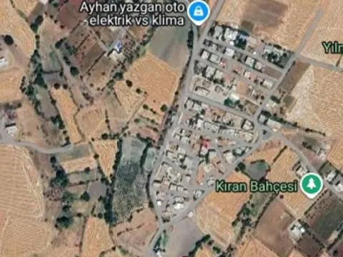 Kahta Ortanca'da Köy Yerleşimine Yakın, Yola Paralel 1.100 m² Tarla Hissesi