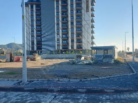 PAZACI MAHALLESİNDE 1.761 m² TİCARİ +KONUT ARSASI SATILIKTIR.