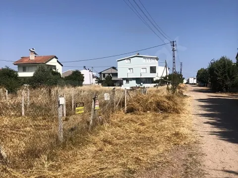 YENİÇİFLİKTE SAHİBİNDEN 140m2 ARSA