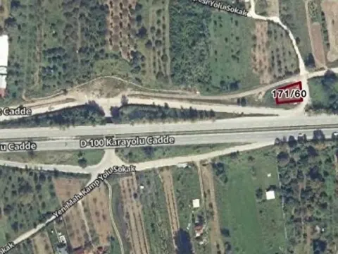 SAHİBİNDEN SATILIK 467 METRE BAHÇE İSKAN YOK.