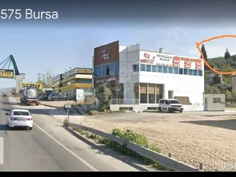 İçinde bahçeli evi bulunan arsa
