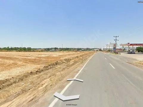 Büyükmandıra'ya 900 m | Asfalta 180 m | 2.106 m² Hisseli Tarla