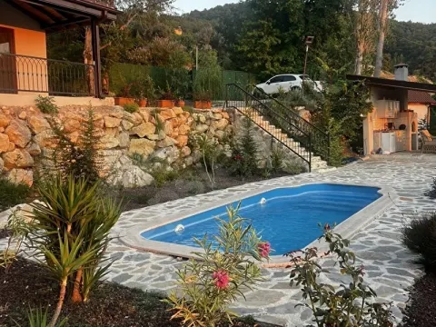 1800m2 bahçe içinde 2 müstakil ev