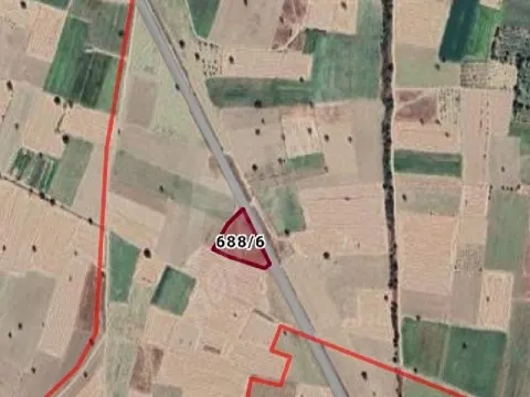 Yatağan yolu üzerinde satılık tarla
