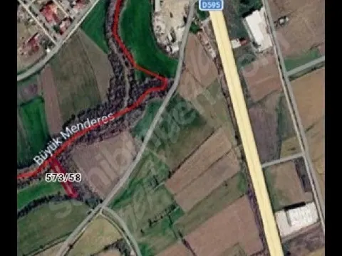 Uşak Denizli Asfaltına çıtak ve kavak köye yakın tarla