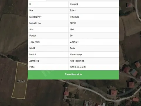 EFLANİ PINARÖZÜ KÖYÜNDE RESMİ YOLS CEPHELİ MANZARALI KÖY YERLEŞİK ALAN İÇİNDE SATILIK TARLA