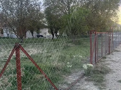 564m2 villa yapımına uygun arsa.