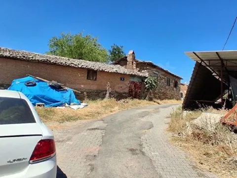 Dalama'da Çift Tapulu Yatırımlık Geniş Arsa & Ev