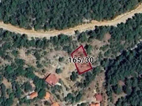 Menteşe Yaraş mahallesinde harika konumda inşaat ruhsatlı parsel