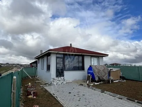 KAVAKLI MERKEZE 5 DK MESAFEDE 250m2 BAHÇE