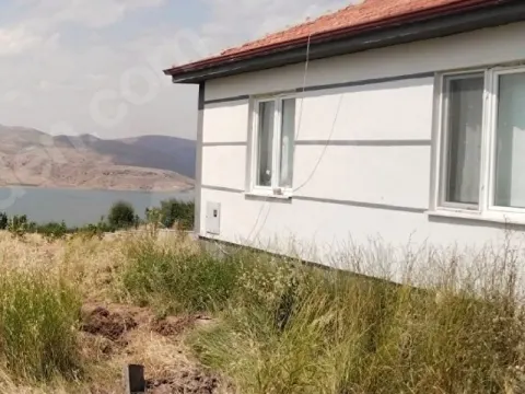 3000 metrekare tarla içinde 100 metrekare betonarme ev